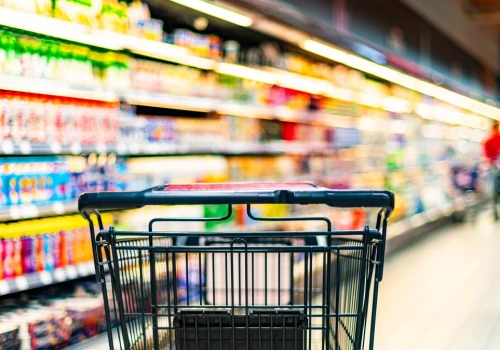 Nowy lider drożyzny. Polacy płacą za te produkty więcej niż przed rokiem