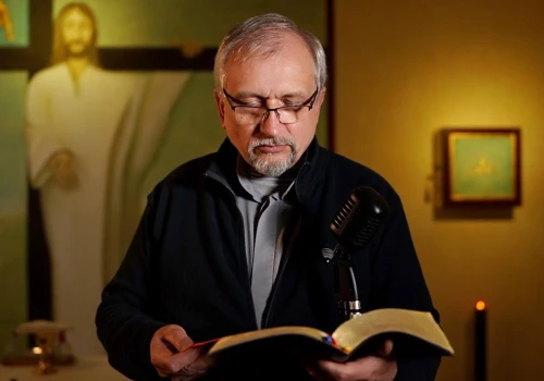 W Bogu nie ma przemocy – książka o. Mieczysława Łusiaka SJ