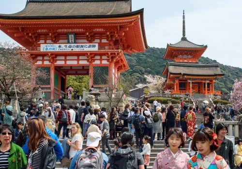 Japonia podnosi ceny, minister się tłumaczy. Co to oznacza dla podróżnych?
