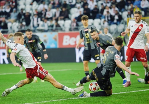 Lewandowski oficjalnie w nowym klubie! Dwuletnia umowa. 