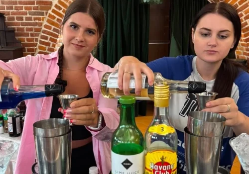Uczniowie z Technikum nr 3 w Chojnicach szkolą się na baristów i barmanów