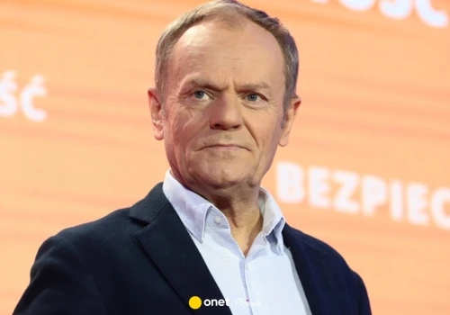 Donald Tusk dodał archiwalne zdjęcie z dziećmi. Wyglądał zupełnie inaczej