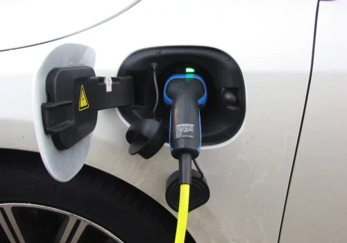 Tyle jest aut elektrycznych w Polsce. Wyraźny trend