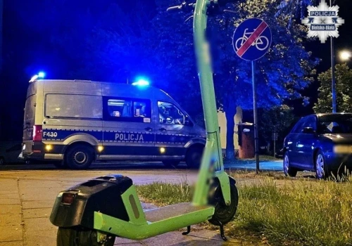 Nocna przejażdżka nastolatków hulajnogą elektryczną zakończona niebezpiecznym zdarzeniem