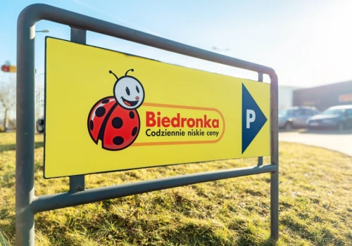 Nawet 500 nowych miejsc pracy w Biedronce. Tyle zarobią magazynierzy