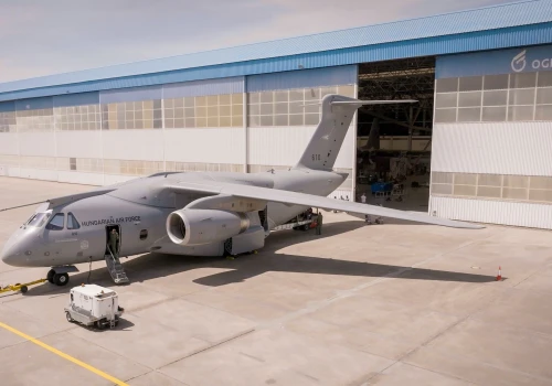 Węgierski C-390 Millenium zakończył serwis w OGMA