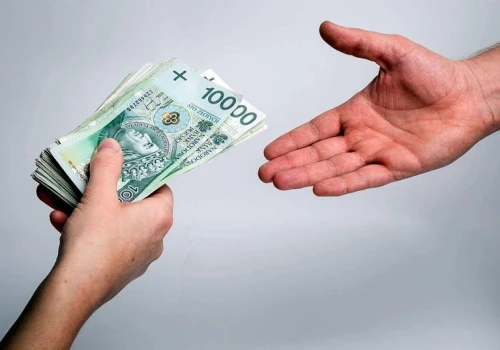 Płace rosną wolniej, zatrudnienie nadal spada