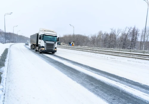 Pierwsze platformy do odśnieżania tirów przy autostradach i drogach szybkiego ruchu