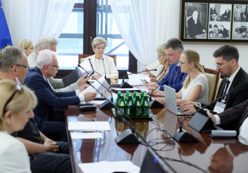 Senacka Komisja Zdrowia za monitorowaniem zarobków medyków po PESEL lub PWZ