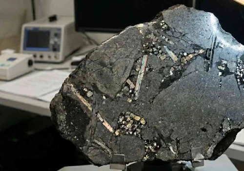 Na Saharze znaleźli meteoryt. W środku był ślad zaginionego świata