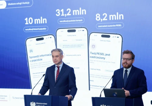 Dyplomy z uczelni, dokumenty zawodowe i wyborcza niespodzianka. Fala nowości w mObywatelu