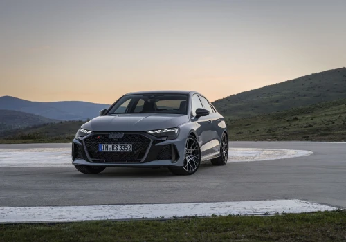 Flagowe technologie w kompakcie? Nowe Audi A3 wjedzie do ciasnego garażu, gdy ty stoisz obok ze smartfonem