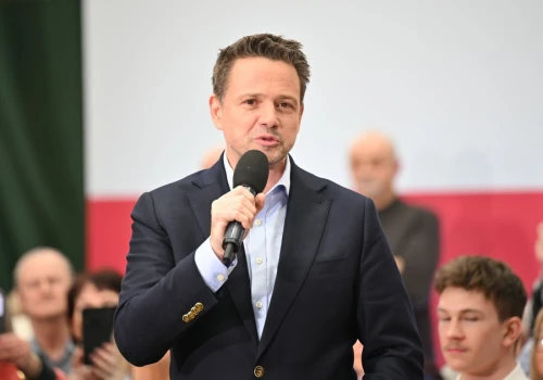 Rafał Trzaskowski usuwa polityków ze spółek medycznych. Chodzi o głośny skandal