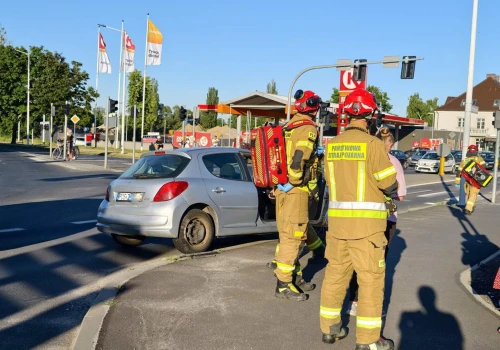 Zderzenie Toyoty i Peugeota przy Przepompowni (ZDJĘCIA)