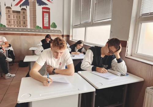 Jak skutecznie rozwijać umiejętności językowe przed egzaminami międzynarodowymi i szkolnymi?