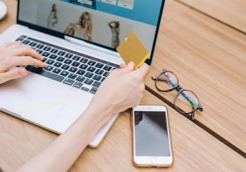 Jak wzmacniać widoczność marki w e-commerce? Przewodnik dla firm