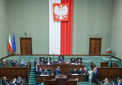 Przewaga prawicy w Sejmie. Nowy sondaż poparcia ujawnia
