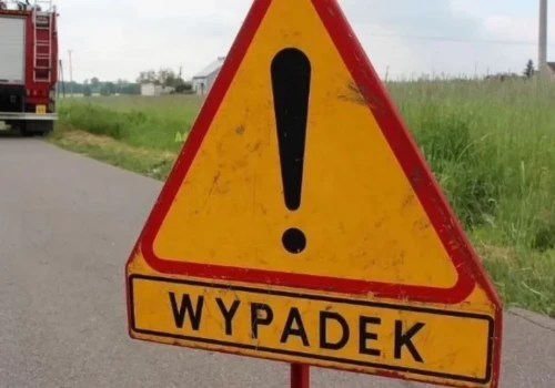 Tak wyprzedzał, że uderzył w ogrodzenie cmentarza w pobliżu Ciechanowa