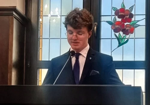 Lekcja dojrzałości od 18-latka. 93-letnia mieszkanka Brzezinki dziękuje Mateuszowi Partyce