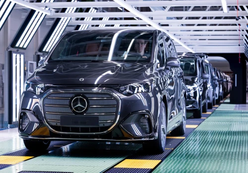 Mercedes VLE: 700 km zasięgu i wnętrze, jak w S‑klasie. Produkcja w Vitorii ruszyła!