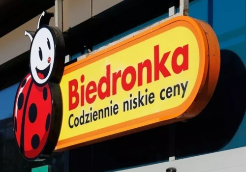 Najbardziej kuriozalna Biedronka w Polsce! Czy to dom, czy sklep?