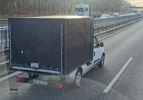 2,5-tonowe busy to zagrożenie dla kierowców – francuskie służby zapowiadają kontrole