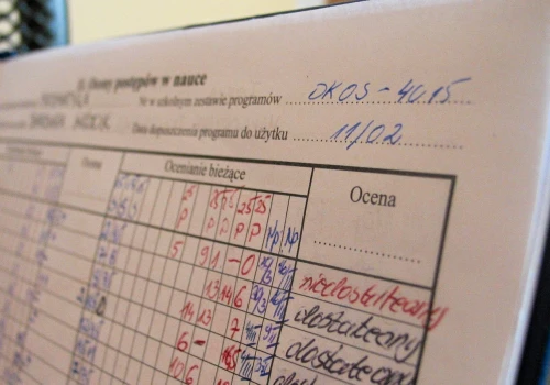 Wydzwaniają po nocach, nękają mailami. Do czego zdolni są rodzice, aby dziecko dostało wyższą ocenę?