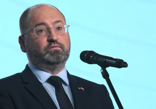 Czy Adam Bielan kłamie w sprawie afery NCBiR? Ujawniamy treść SMS-ów, które wymieniał z biznesmenem