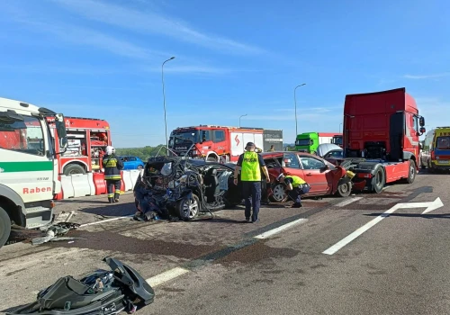 Karambol na trasie S19. Droga do Rzeszowa całkowicie zablokowana po zderzeniu sześciu pojazdów
