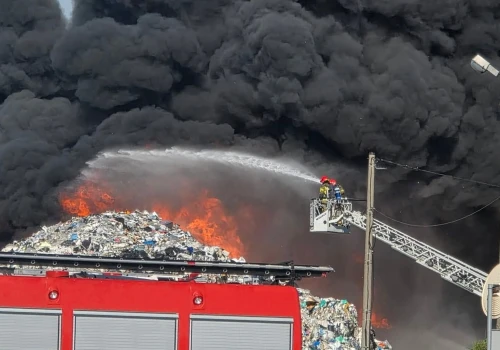 Pożar w Chorzowie. Na miejscu już 50 zastępów straży pożarnej