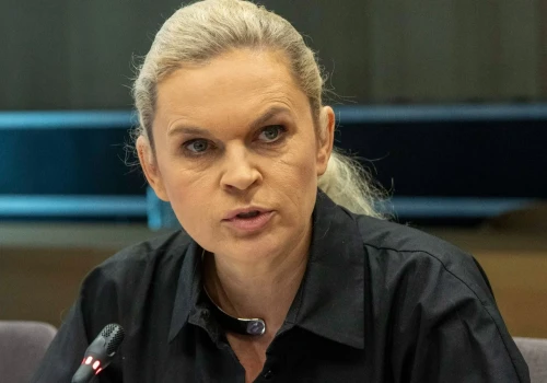 Dewiacje w szkołach już od 1 września. Nowacka szkoli kadry