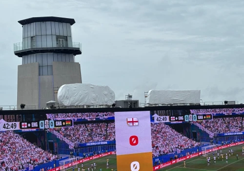 Przesada. FIFA usunęła (prawie) wszystkie logotypy ze stadionów