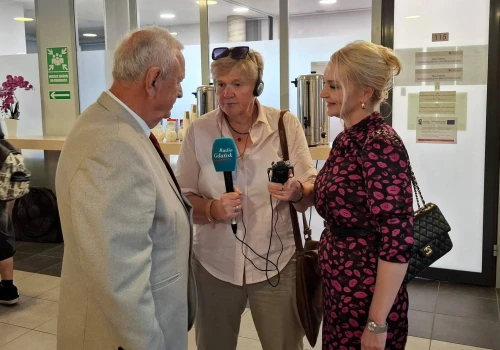 „Szkoła Zdrowia” i debata o geriatrii. Ponad 200 gdańskich seniorów spotkało się w GAMNS