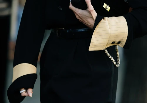 Eleganckie szorty na lato 2026 zamiast spodni z kantem. Te 5 modeli założysz do biura i na randkę