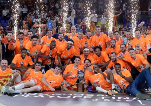 Valencia Basket pokonuje Barçę w finale Ligi ACB, kończąc historyczny sezon