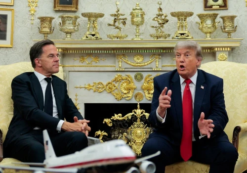 Trump krytykuje Europę, ale wychwala Nawrockiego. 