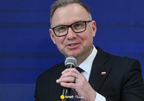 Andrzej Duda odwiedził warsztat samochodowy w Krakowie. Firma zaczęła się tłumaczyć