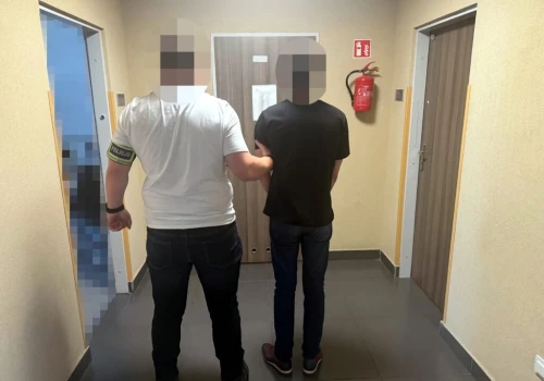 „Przypomina nam pani mamę” – dwóch mężczyzn zatrzymanych za usiłowanie oszustwa seniorki