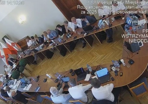 Burmistrz Wielunia bez wotum zaufania od Rady Miejskiej. Jeszcze dziś głosowanie w sprawie absolutorium za 2025 rok