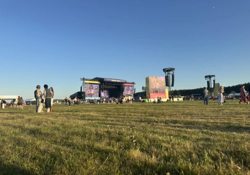 Czy na festiwalu jeszcze chodzi o muzykę? Mapa Open’era wygląda dziś jak plan małego miasta