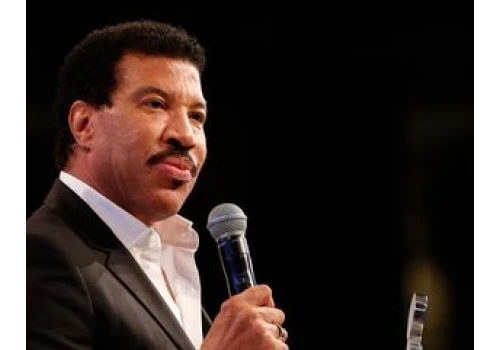 Lionel Richie przerwał koncert. Po zejściu ze sceny trafił do szpitala