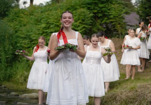 Po bystrzyckiej Głuchówce popłynęły wianki. Świętojański Festiwal Folklorystyczny za nami