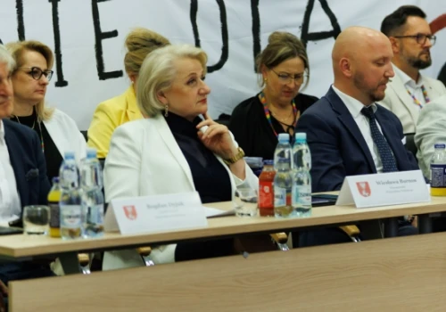 Sejmik za stałą obecnością Polski w UE, nie przyjął stanowisk w sprawie paktu migracyjnego