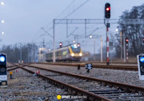 Briefing służb po zderzeniu pociągów w Wielkopolsce. Trzy osoby trafiły do szpitala
