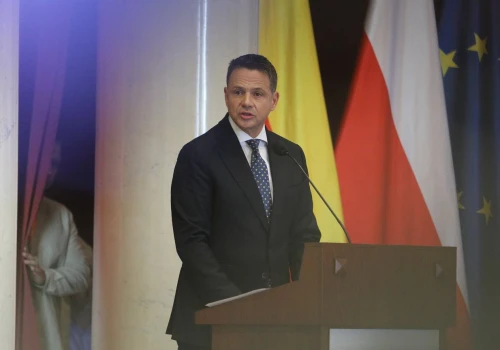 Lewica przeciw Trzaskowskiemu. Radni głosowali nad wotum zaufania
