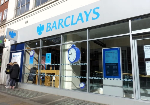 Masowe zamykanie banków w UK. Czy ucierpią na tym Polacy?