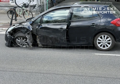 Uciekli pieszo będąc poszkodowanymi w zdarzeniu. Nietypowy wypadek na Puławskiej