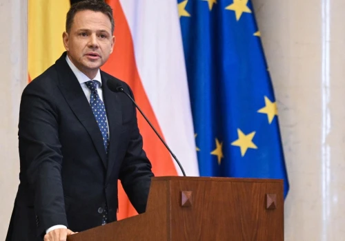 Warszawscy radni podjęli decyzję. Wiadomo, co z wotum dla Trzaskowskiego