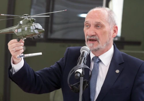 Politycy kontra armia, czyli krótka historia polskiej modernizacji