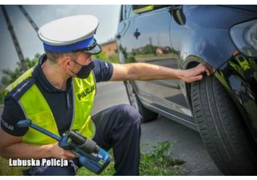 Opony zimowe w upał. Czy są legalne i co grozi kierowcy?